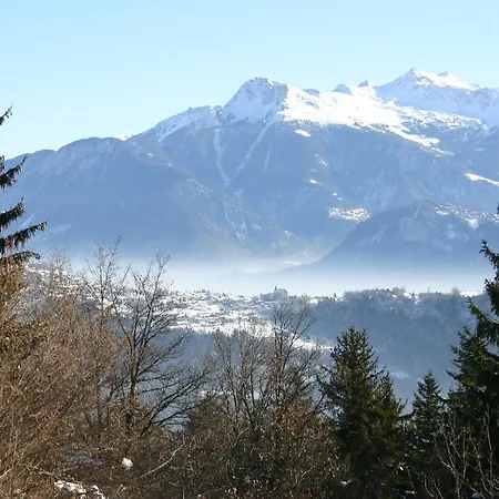 Domaine De La Famille Te *